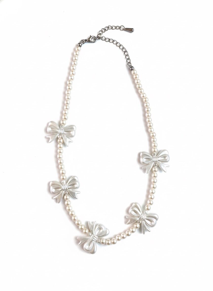 Colar Pérolas com Detalhe Laço