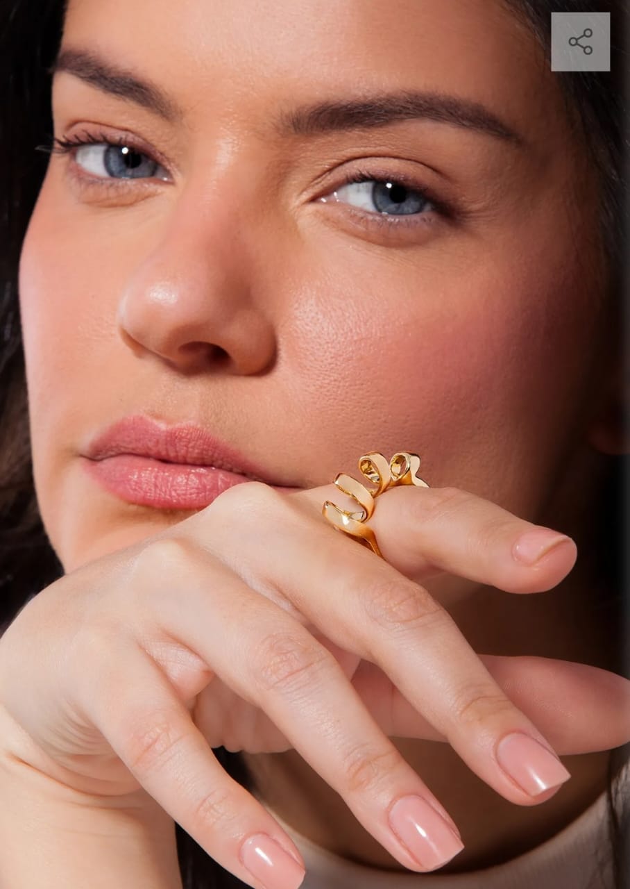 Anel Dourado Escultural Orgânico