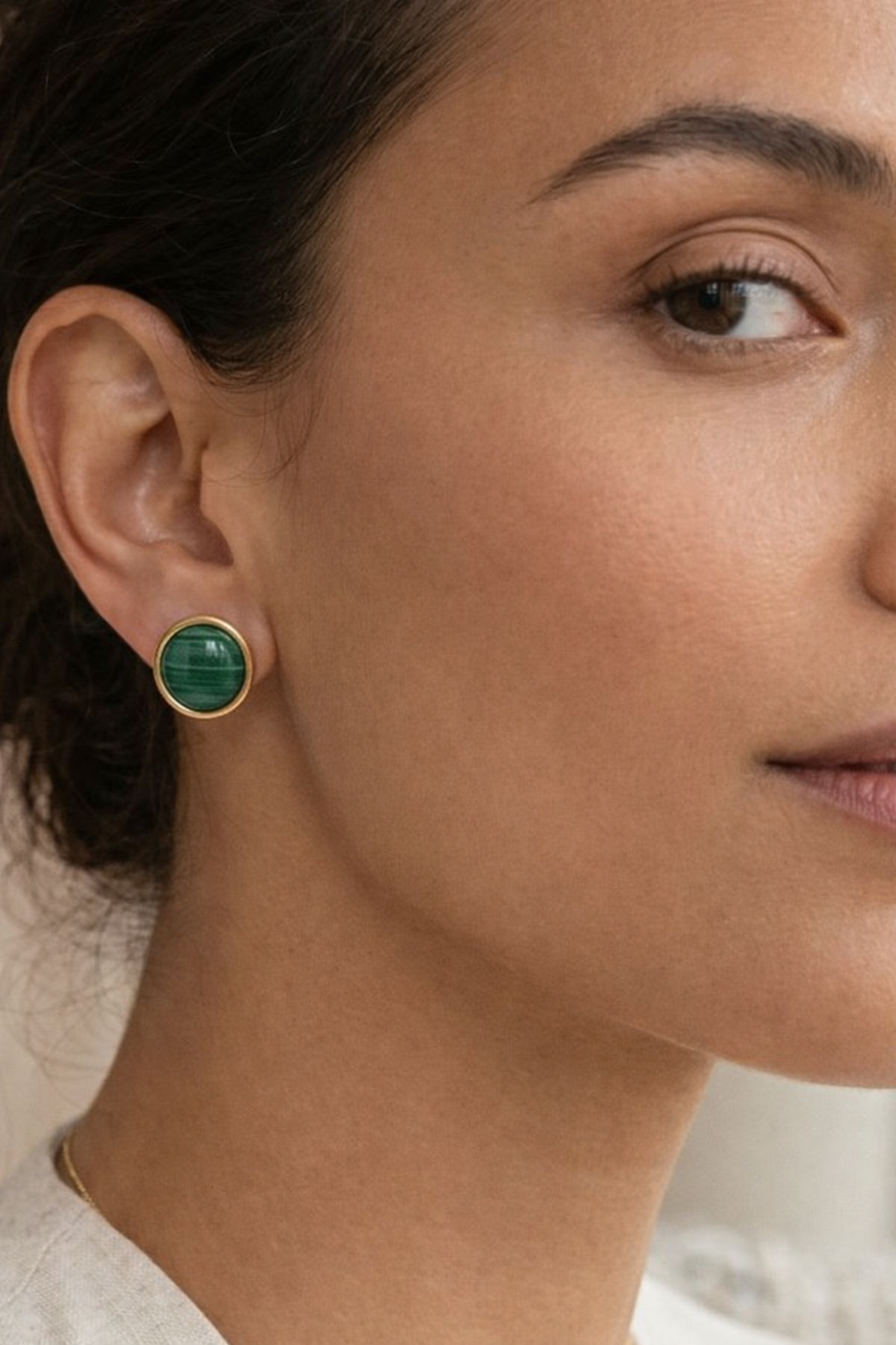 Brinco Bola Dourado com Malaquita Clássica