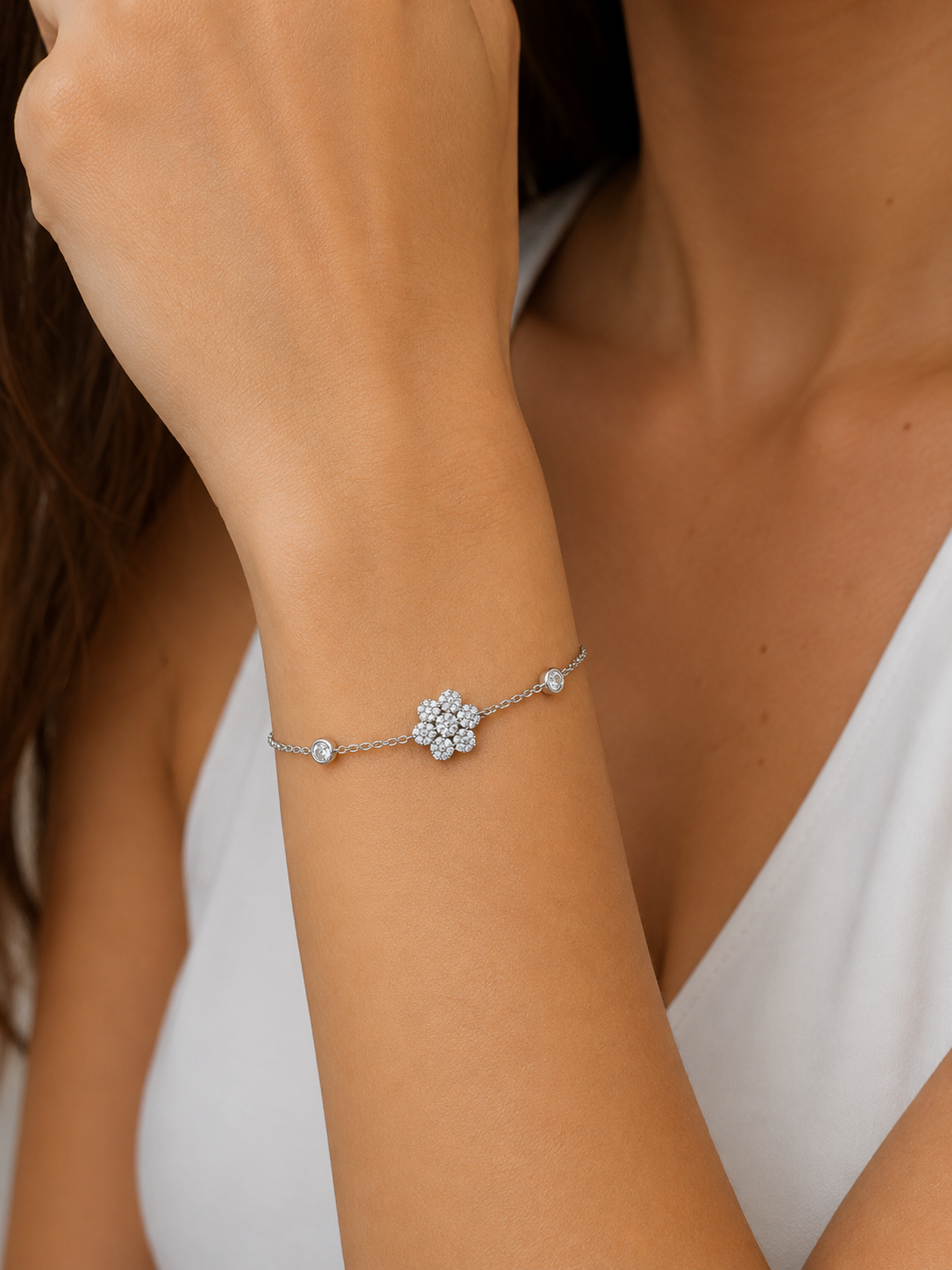 Pulseira Flor Cravejada com Pontos de Luz em Prata 925