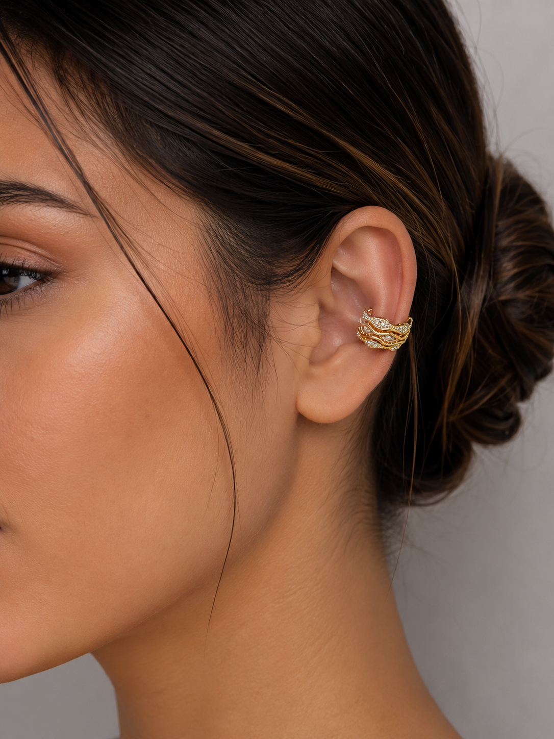 Piercing Fake Ear Cuff Ondas Cravejado com Zircônias Dourado